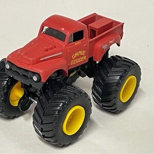 Spin Master Monster Jam Red Retro Grave Digger Pickup Truck 1:64 New